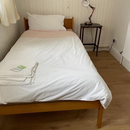 Renovated 4-Bed Home - Sleeps 9 - Parking - Spa Блэкпул Экстерьер фото