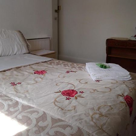 Renovated 4-Bed Home - Sleeps 9 - Parking - Spa Блэкпул Экстерьер фото