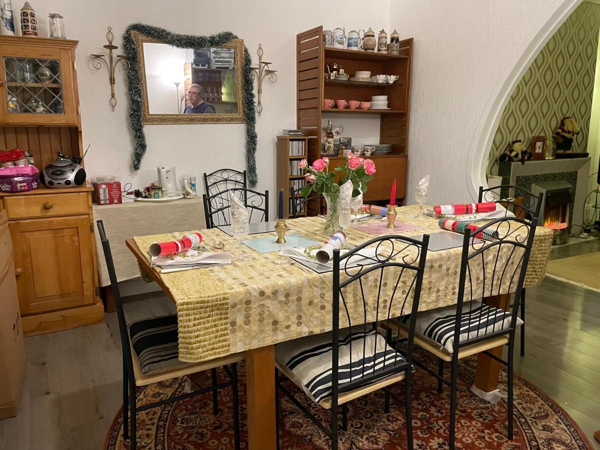 Renovated 4-Bed Home - Sleeps 9 - Parking - Spa Блэкпул Экстерьер фото