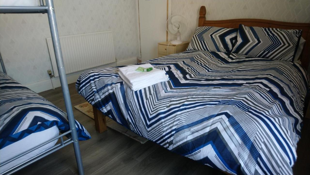 Renovated 4-Bed Home - Sleeps 9 - Parking - Spa Блэкпул Экстерьер фото