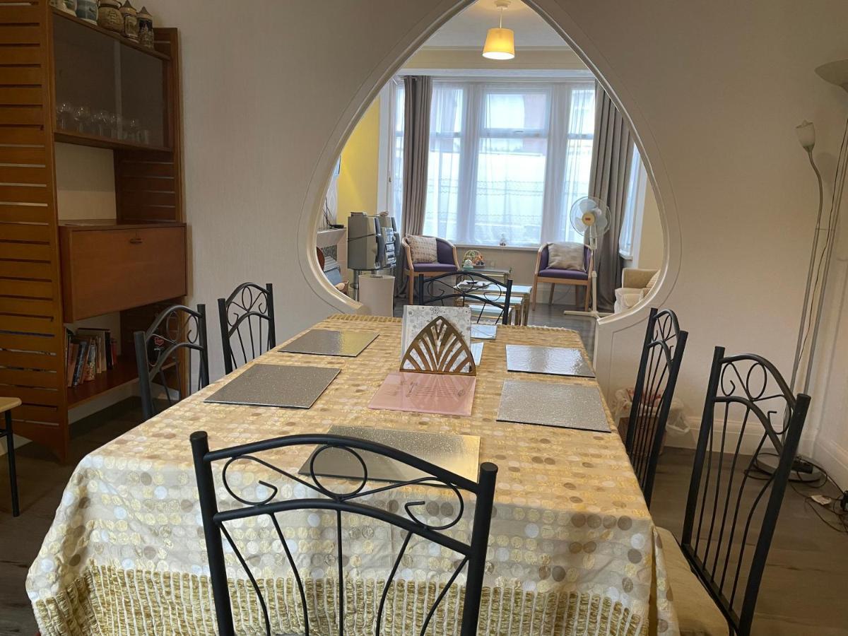 Renovated 4-Bed Home - Sleeps 9 - Parking - Spa Блэкпул Экстерьер фото