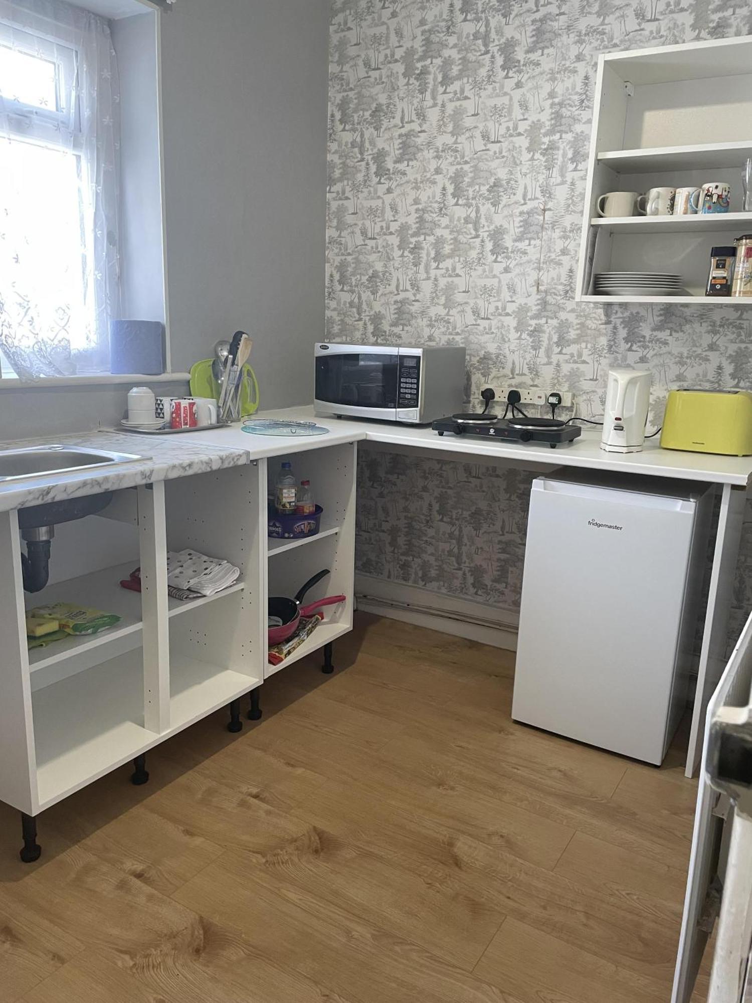 Renovated 4-Bed Home - Sleeps 9 - Parking - Spa Блэкпул Экстерьер фото